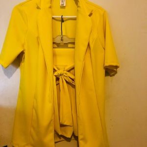 💛 Yellow blazer & shorts set! 💛